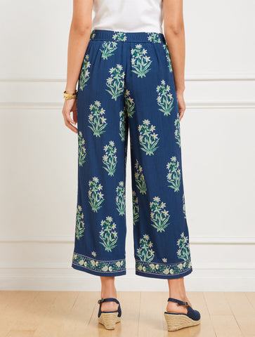 Wide Crop Pull-On Pants - Leafy Floral